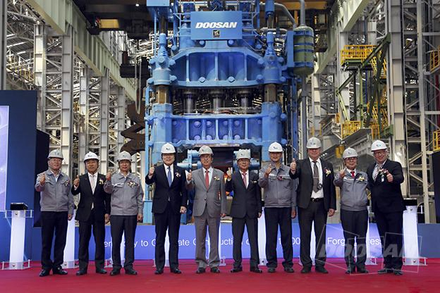 경남 창원 두산중공업 본사 내 단조공장에서 17,000톤 단조 프레스 준공식이 진행됐다.