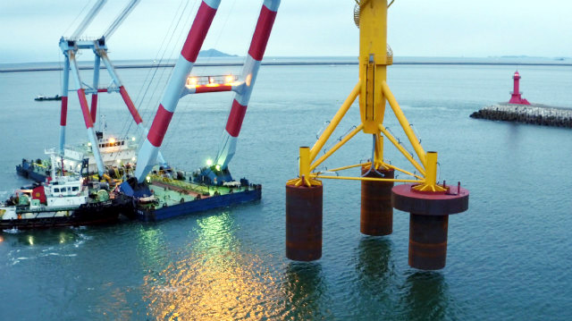 전력연구원의 석션 버켓 해상풍력 시스템 기술을 활용한 구조물 설치 모습