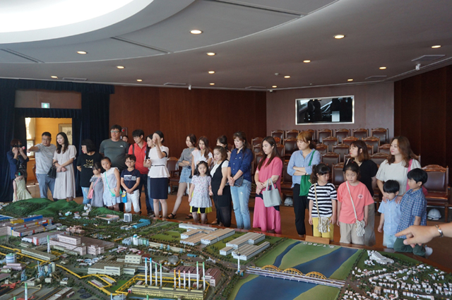 지난 1일 포항제철소 협력사인 영남산업이 효자아트홀에서 가족 초청 창립기념행사를 열었다.