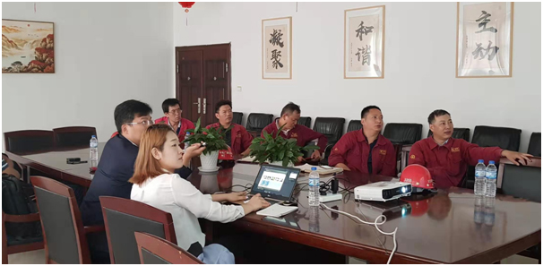 중국 사강그룹 설비,생산 관련 책임자들과 미팅을 진행중인 모습.