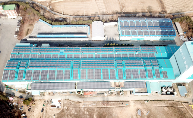 대양금속 예산공장 4개동 지붕에 설치된 태양광 발전소 전경사진 / 사진제공 : 대양금속