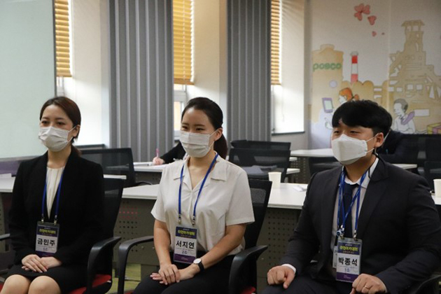 포스코 취업아카데미 교육생들이 모의면접을 진행하고 있다