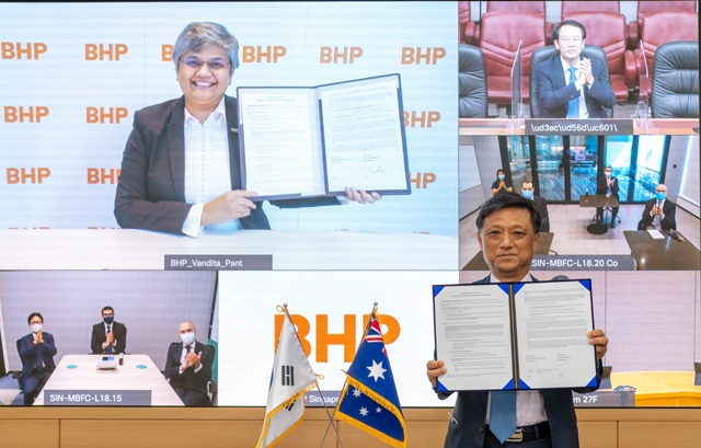 포스코 김학동 대표이사 사장과 BHP 반디타 판트(Vandita Pant) 마케팅·구매 총괄사장이 탄소중립 협력체계 구축을 위한 업무협약을 체결했다.