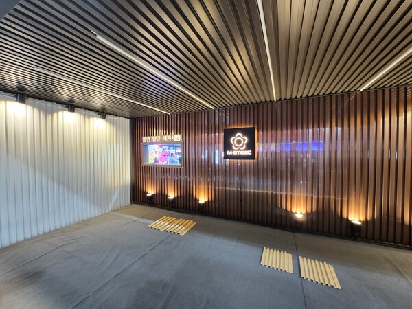 불연, 항균, 자가 세정 기능을 갖춘 엠스틸 루버 강판