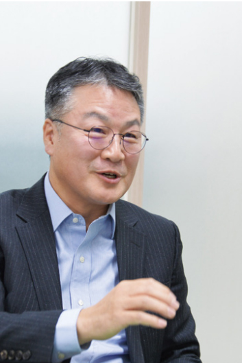 도소마켓 장세한 대표는 도소마켓을 활용하는 고객의 가장 큰 잇점은 바로 신뢰라고 강조한다. 미리 구매대금을 입금해야 하고 판매자 역시 견적만 확인하고 사라지는 업체가 아니라 실구매자에게 판매할 수 있다는 장점이 도소마켓을 통한 거래 확산의 가장 큰 요인으로 꼽았다.