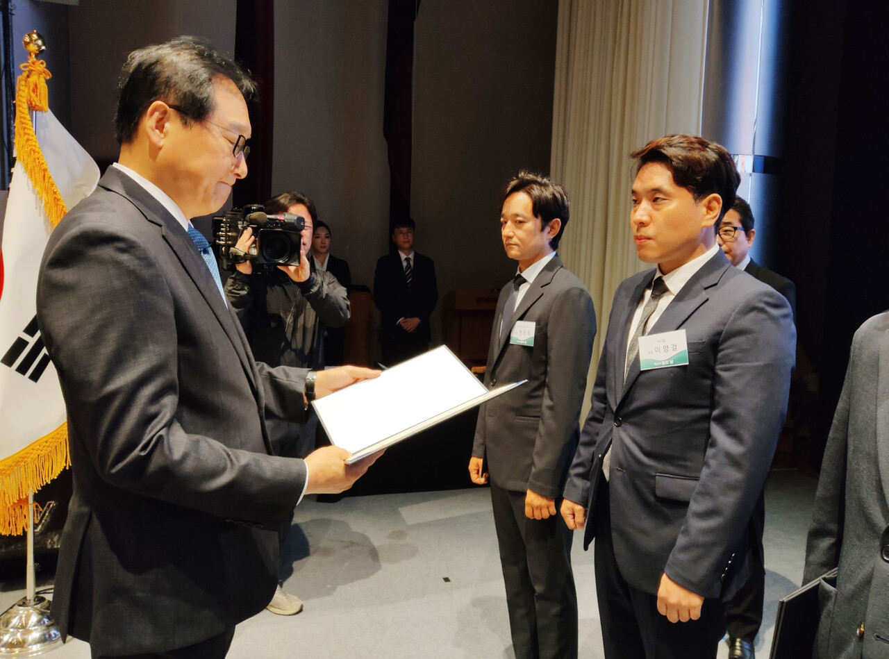 ◇넥스틸 전략기획팀 이양걸 차장이 제25회 철의 날에서 산업부장관상을 수상했다. 