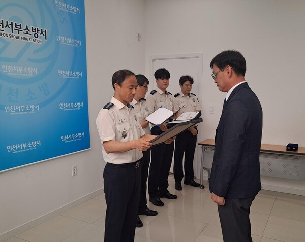 지난 3일 KG스틸은 인근 공장에서 발생한 화재 진압에 협조한 공로와 함께 모범적인 화재 예방 관리 시스템을 인정받아 인천안전누리상을 수상하게 되었다