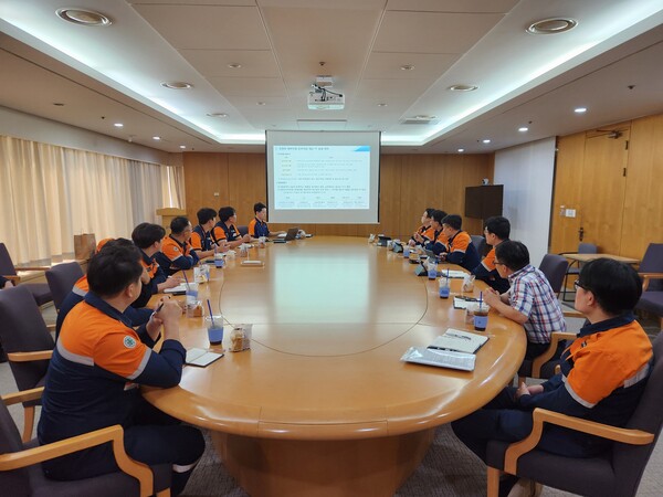 노사합동TF 발족식에서 토론하고 있다.