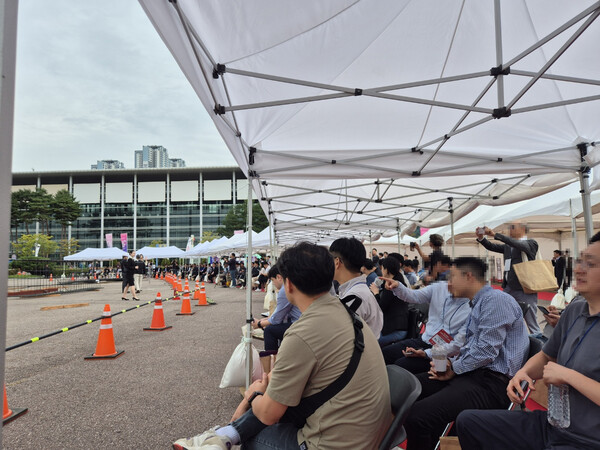 - 국내/외 관계자들이 스마트 철근 시연회에 참가했다.