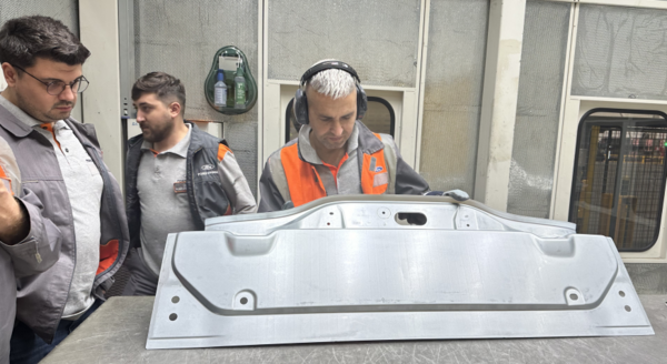  - 현대제철 탄소저감 자동차강판을 적용한 리어 루프 패널