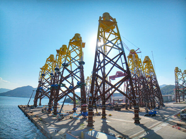 ◇경남 고성군 소재 SK오션플랜트 야드에서 제작된 해상풍력 하부 구조물의 모습 