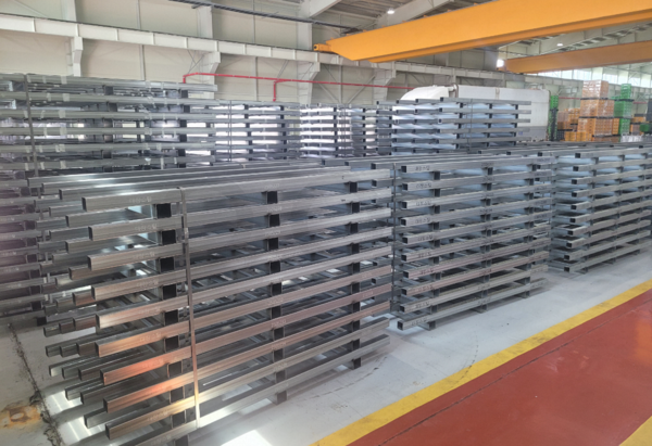 대창스틸은 최근 원가를 절감하면서도 환경적 가치까지 충족하는 STEEL SKID(철제 팔레트)를 선보였다.