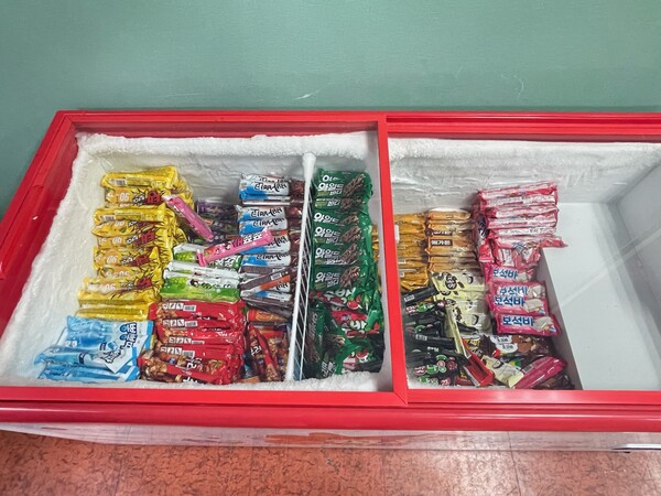 에스엠스틸 시화공장에 비치된 무인아이스크림 냉장고