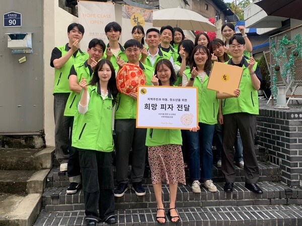  희망 나폴리피자 클래스에 참여한 KG스틸 임직원 모습