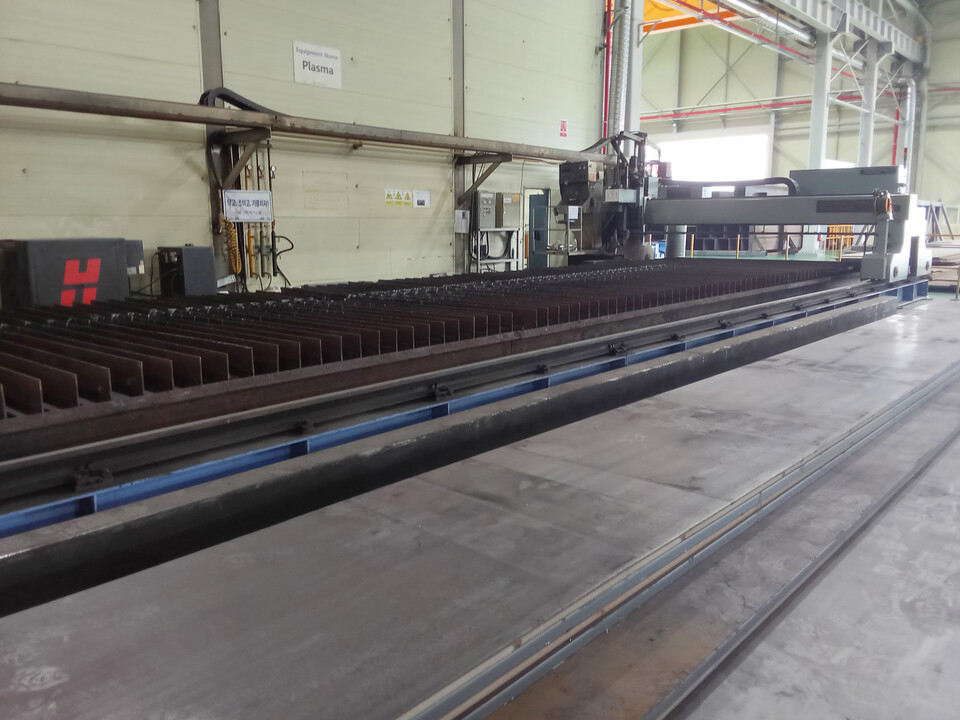 ◇후판을 절단하는 플라즈마 설비