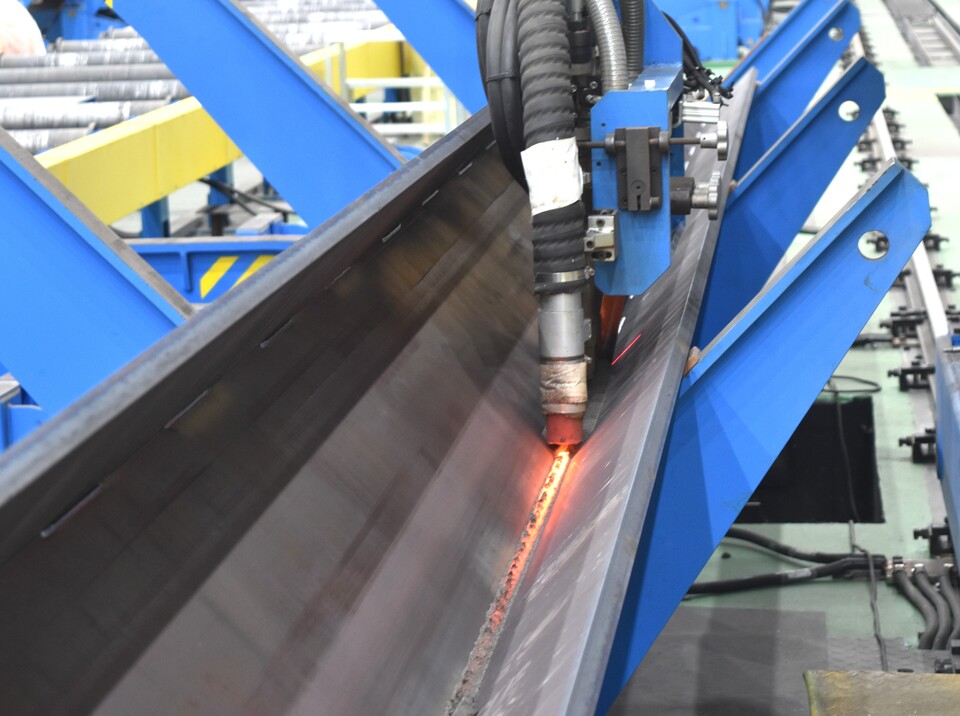 ◇KBI동양철관의 Seam tracking이 적용된 3pole SAW(Submerged Arc Welding) 용접기