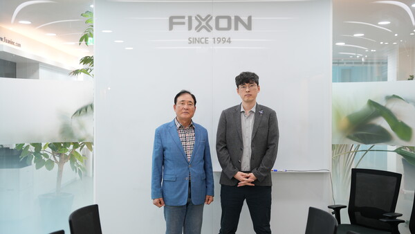 픽슨의 정성만 회장(사진 왼쪽)과 정종민 대표(사진 오른쪽)