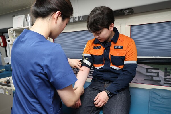 포스코 포항제철소가 30일부터 1일까지 사랑의 헌혈행사를 진행하며 지역사회를 향한 따뜻한 생명나눔을 실천했다.