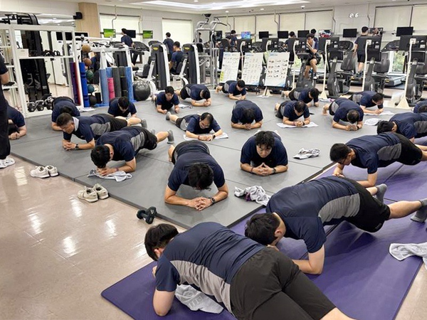 포스코 포항제철소 임직원들이 8주 운동프로그램에 참여하고 있다.